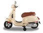 Krémová dětská Vespa scooter.