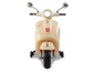 Elektrická dětská Vespa-jako skútr v béžové barvě.