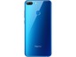 Zadní strana modrého smartphonu Honor s duálním fotoaparátem.