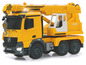Žlutý dětský jeřábový nákladní automobil Liebherr s funkčním jeřábem.
