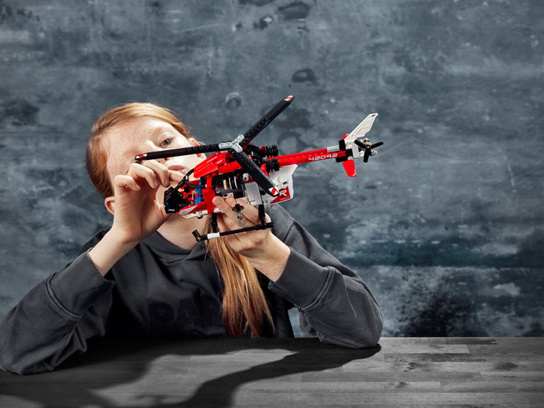  Zobrazit na celou obrazovku LEGO® Technic 42092 Záchranářský vrtulník - Obrázek 10