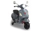 Elektrický skútr Vespa pro děti v šedé barvě.