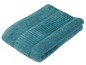 Složený ručník v tyrkysové barvě.