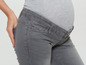 Šedé těhotenské džíny.