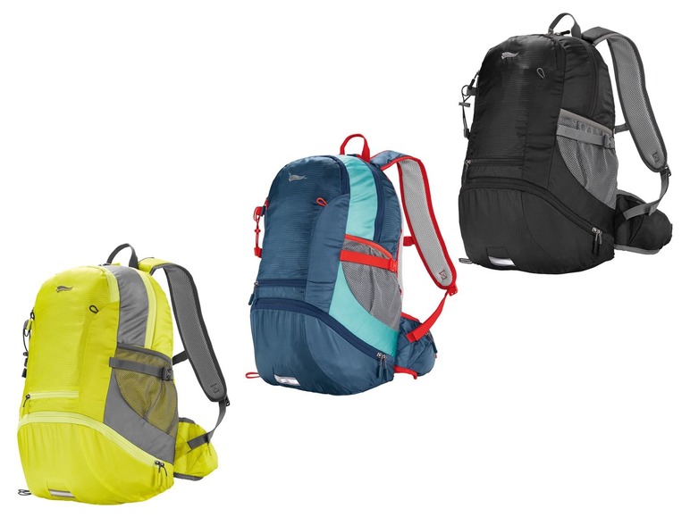 Tři batohy v různých barvách.