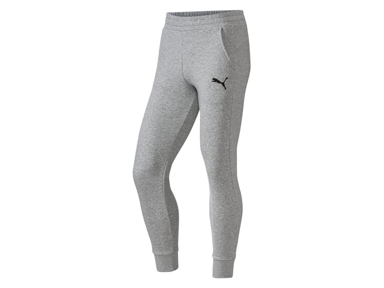 Šedé tepláky Puma s logem.