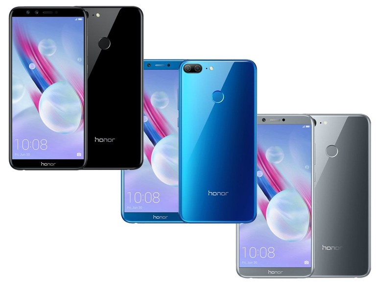 Čtyři smartphony Honor v černé, modré, šedé a bílé barvě.