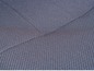 Detailní pohled na šedou texturovanou látku.