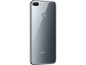 Zadní strana stříbrného smartphonu Honor s dvojitým fotoaparátem.