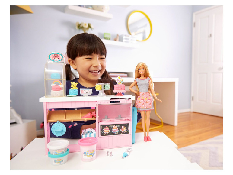  Zobrazit na celou obrazovku Barbie Cukrářství s panenkou - Obrázek 3