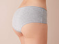 Šedé bavlněné spodní prádlo s krajkou.