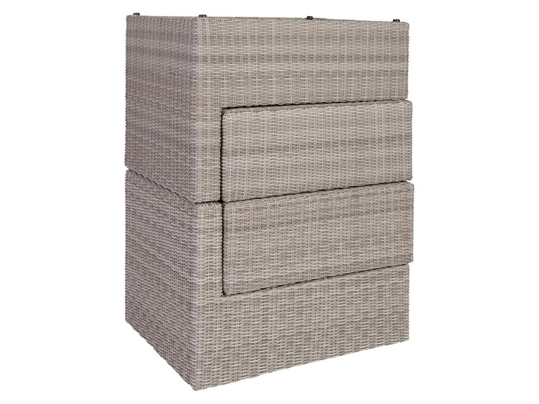 Tři šedé úložné boxy z proutí, vhodné pro venkovní použití.