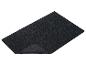 Černá rohož s drsnou texturou.