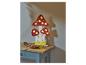 Dřevěná lampa ve tvaru hub s LED diodami na stole.