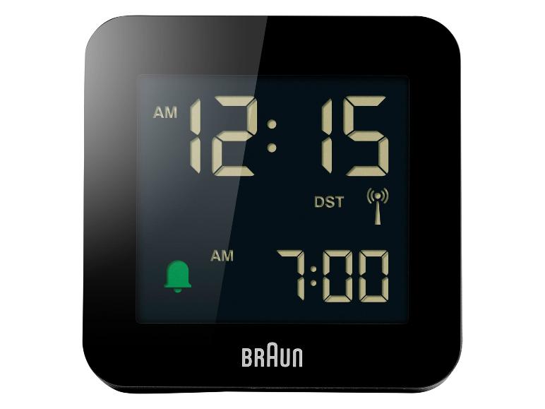 Černý digitální budík s displejem zobrazujícím 12:15 AM a budík na 7:00 AM.