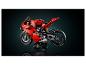 Červený model motocyklu LEGO Technic Ducati Panigale V4 R s výstavním stojanem.