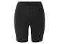 Jednobarevné černé cyklistické šortky.