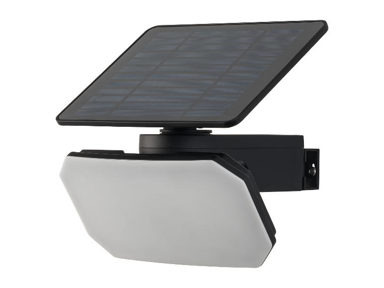 Černá solární lampa s obdélníkovým solárním panelem a bílou světelnou plochou.