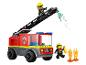 LEGO hasičské auto se dvěma minifigurkami hasičů a plameny.