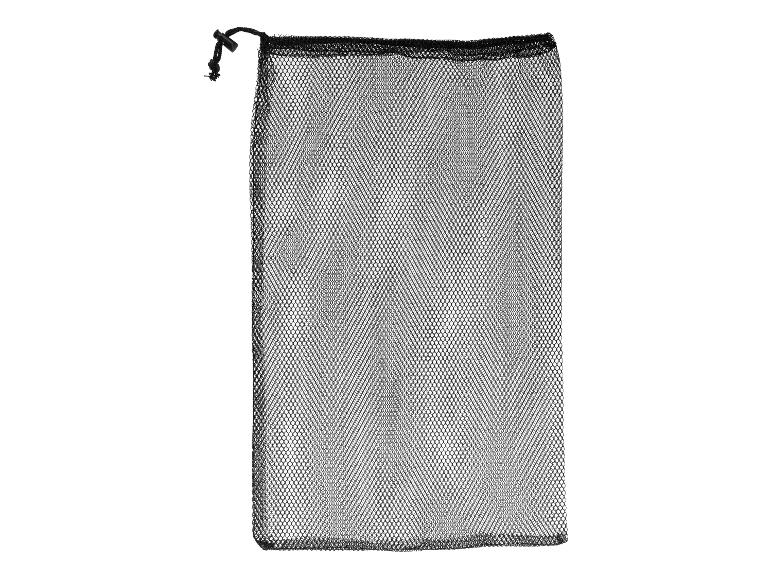 Černá síťovaná taška na uložení.