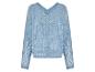 Světle modrý svetr s prolamovaným vzorem, výstřih do V.