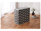 Skladovací box s hvězdným potiskem v plastovém obalu na dřevěné podlaze.