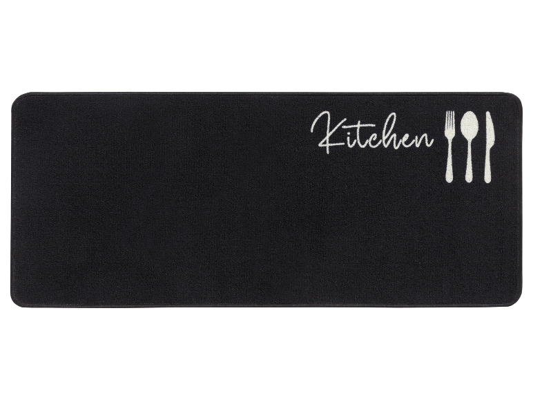 Černá kuchyňská podložka s nápisem "Kitchen" a příborem.