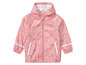 Růžová dětská pláštěnka s potiskem duhy.