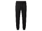 Černé tepláky se šňůrkou.
