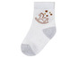 Bílá ponožka s motivem houpacího koníka.