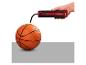 Pumpuje se basketbalová míč pomocí Ultimate Speed ​​pumpy.