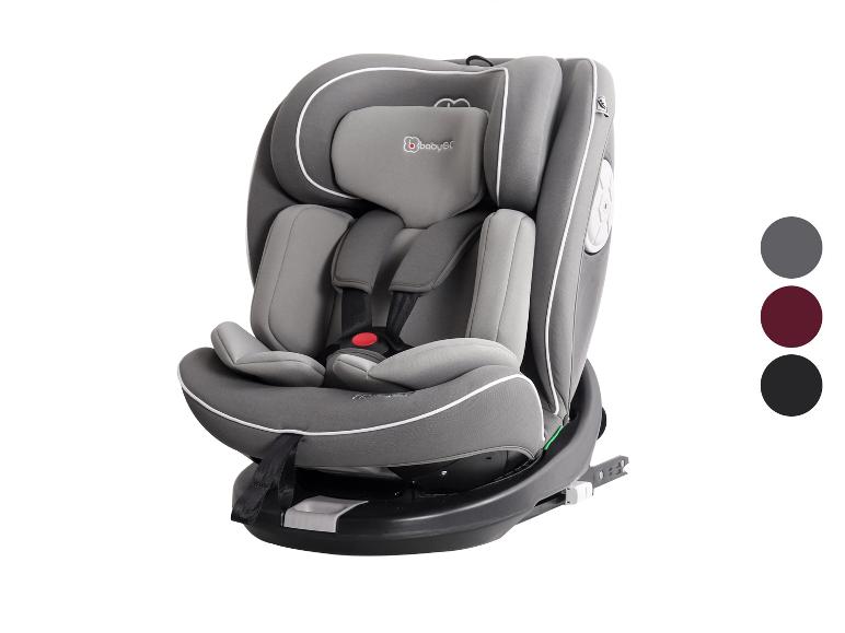 Šedá autosedačka BabyGo s bílým prošíváním.
