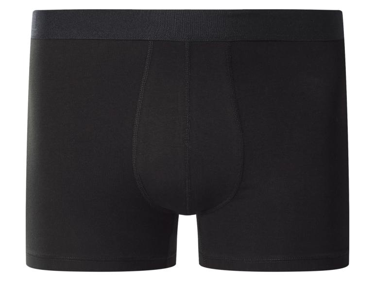 Černé pánské boxerky s elastickým pasem.