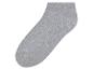 Krátké šedé bavlněné ponožky.