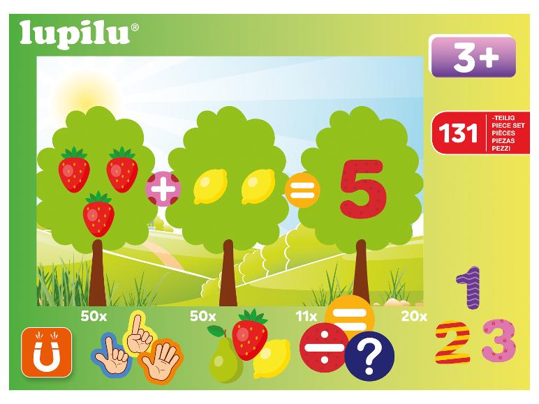 Matematická výuková sada se 131 dílky, včetně ovoce, čísel a symbolů.