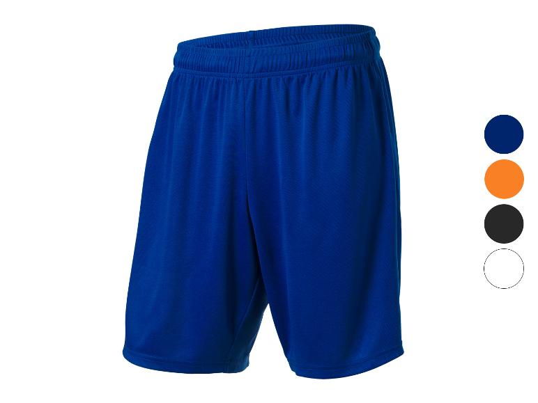Modré sportovní šortky v různých barvách.