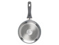 Šedá pánev s logem Russell Hobbs.