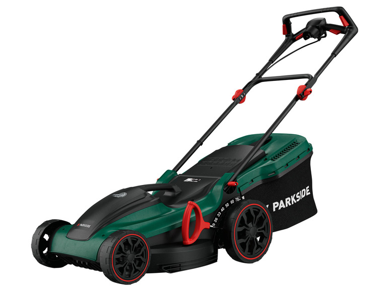Zelená sekačka na trávu Parkside s košem na trávu.