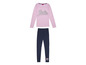 Růžové tričko s dlouhým rukávem s logem 'Barbie' a modré legíny s potiskem 'Barbie'.