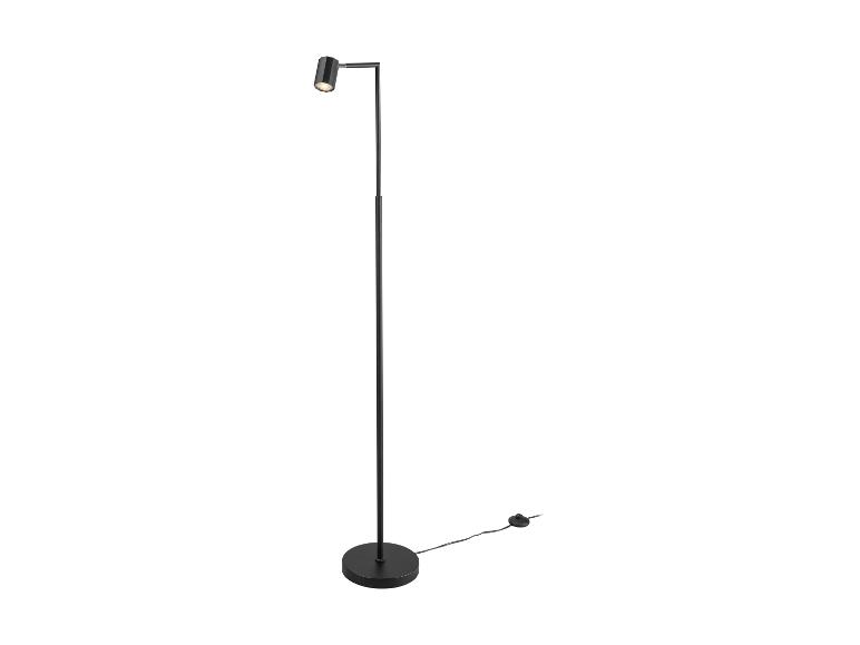 Černá stojací lampa s nastavitelným světlem.