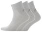 Tři páry bílých ponožek Asics.