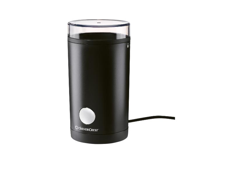 Černý elektrický mlýnek na kávu SilverCrest s průhledným víkem a napájecím kabelem.