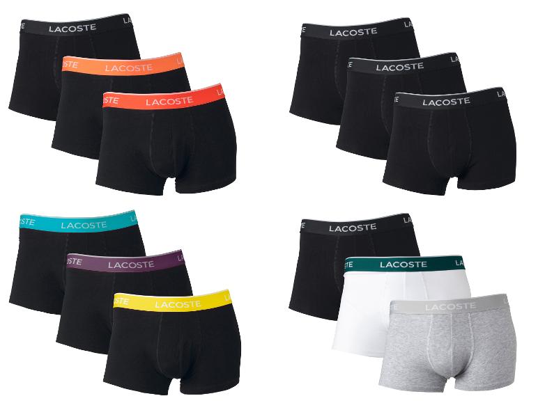 Šest párů Lacoste boxerů v různých barvách.