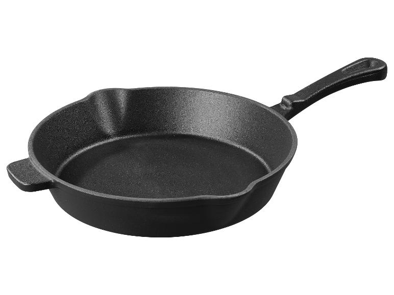 Černá litinová pánev: kuchyňské nádobí.
