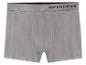 Pár šedých boxerek s koordináty vytištěnými na pasu.