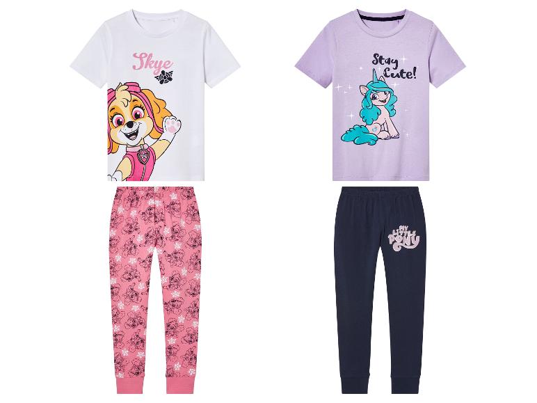 Dvě sady pyžam, jedna s motivem Paw Patrol Skye a druhá s My Little Pony.