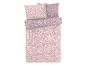 Ložní prádlo a povlaky na polštáře s bledě růžovým květinovým vzorem.