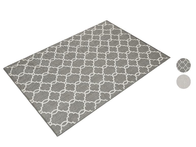 Šedý koberec s geometrickým vzorem, dostupné různé vzory.