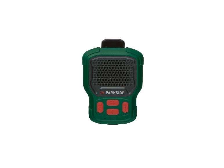 Zelený přenosný reproduktor Parkside s tlačítky pro hlasitost, Bluetooth a zapnutí/vypnutí.