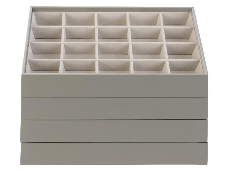 Šperkovnice s mnoha přihrádkami.